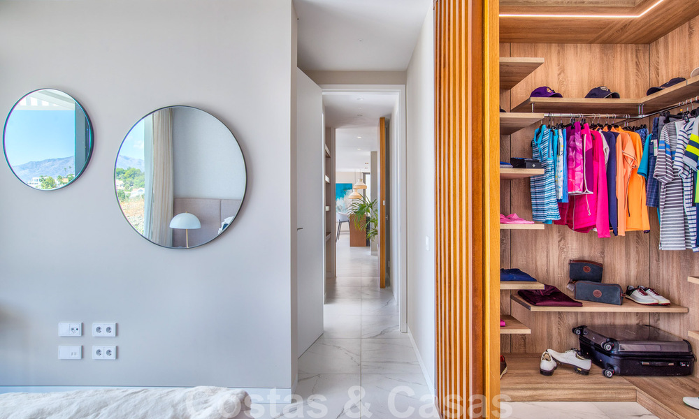 Spacieux appartement avec jardin et piscine privée à vendre dans un complexe résidentiel sécurisé à Benahavís – Marbella 806718