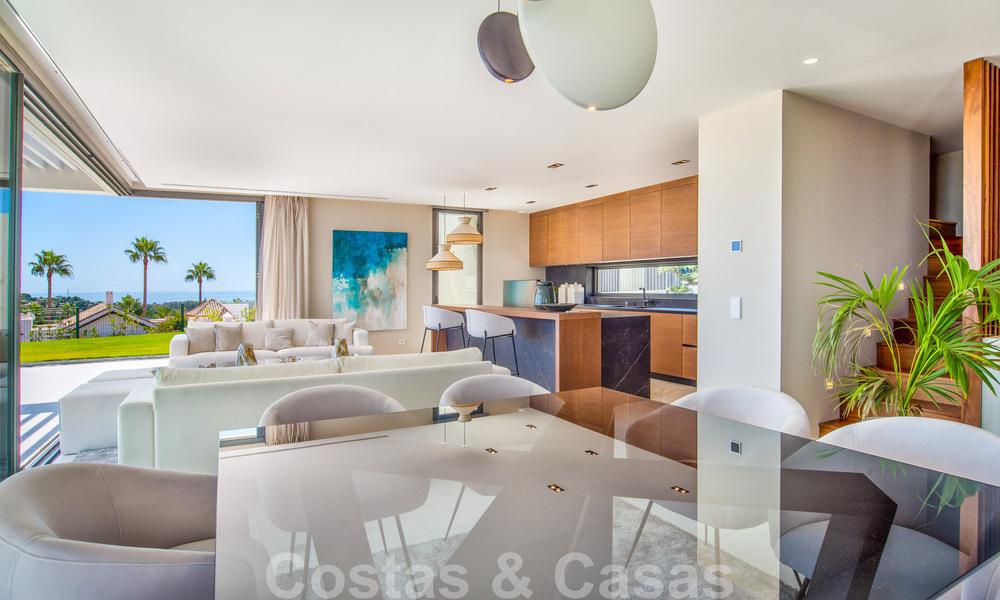 Spacieux appartement avec jardin et piscine privée à vendre dans un complexe résidentiel sécurisé à Benahavís – Marbella 806720