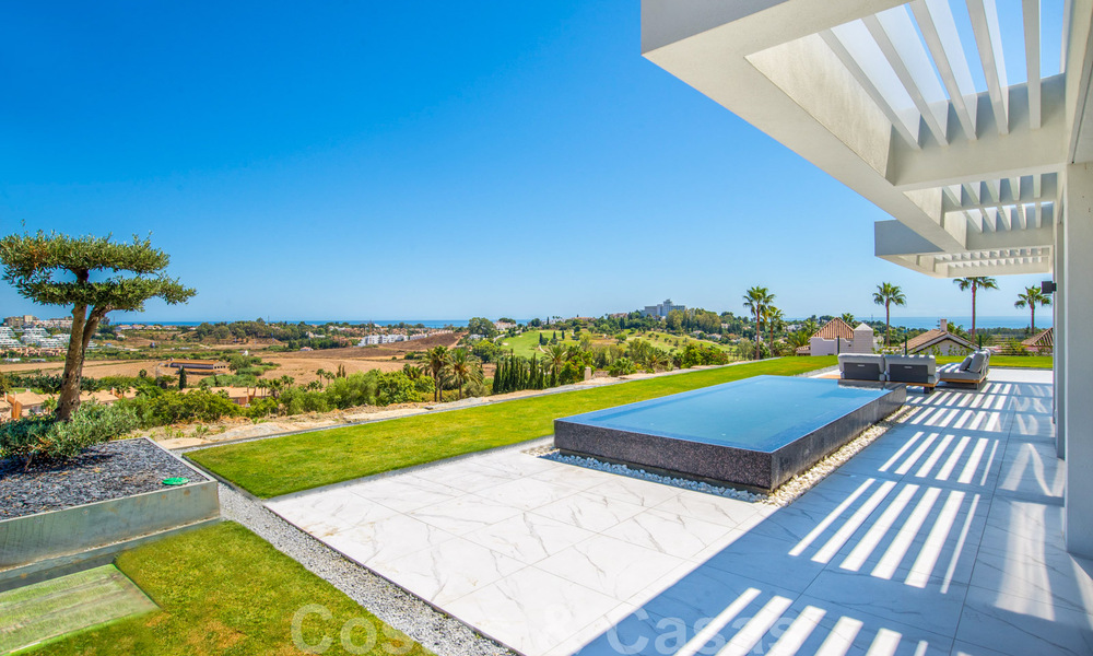 Spacieux appartement avec jardin et piscine privée à vendre dans un complexe résidentiel sécurisé à Benahavís – Marbella 806731