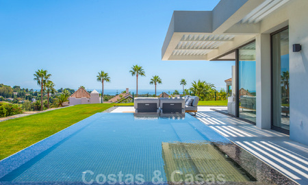 Spacieux appartement avec jardin et piscine privée à vendre dans un complexe résidentiel sécurisé à Benahavís – Marbella 806732