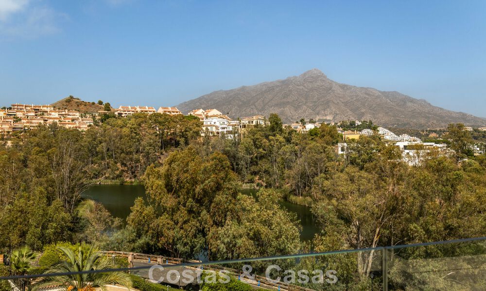 Appartement élégant rénové avec vue panoramique à vendre à Nueva Andalucía, Marbella 807093