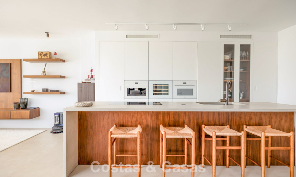 Appartement élégant rénové avec vue panoramique à vendre à Nueva Andalucía, Marbella 807094