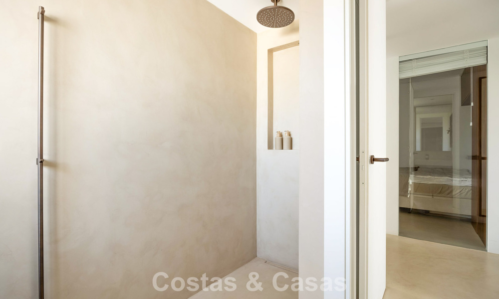 Appartement élégant rénové avec vue panoramique à vendre à Nueva Andalucía, Marbella 807098