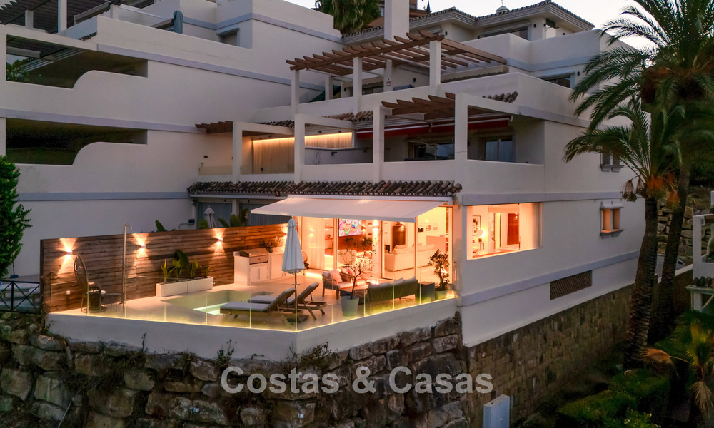 Appartement élégant rénové avec vue panoramique à vendre à Nueva Andalucía, Marbella 807102