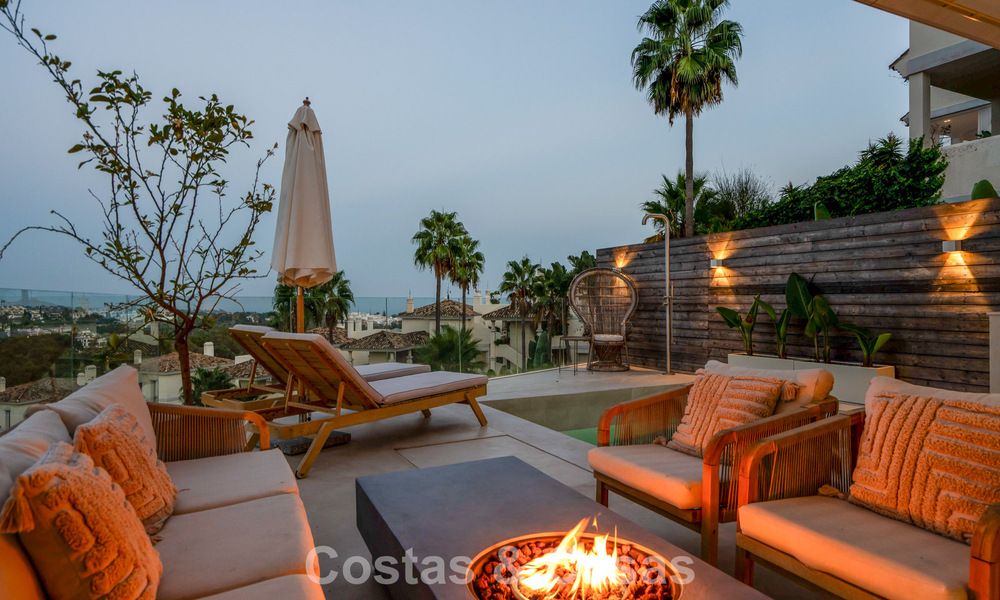 Appartement élégant rénové avec vue panoramique à vendre à Nueva Andalucía, Marbella 807106