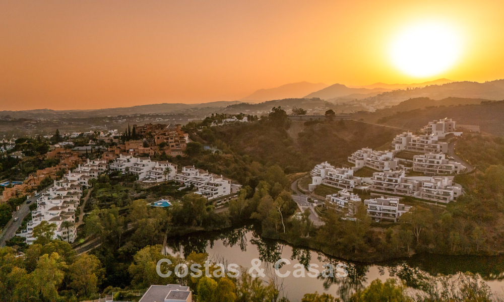 Appartement élégant rénové avec vue panoramique à vendre à Nueva Andalucía, Marbella 807110