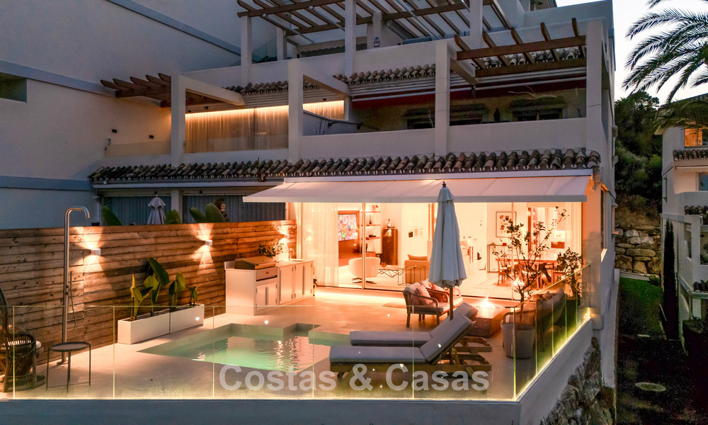 Appartement élégant rénové avec vue panoramique à vendre à Nueva Andalucía, Marbella 807115