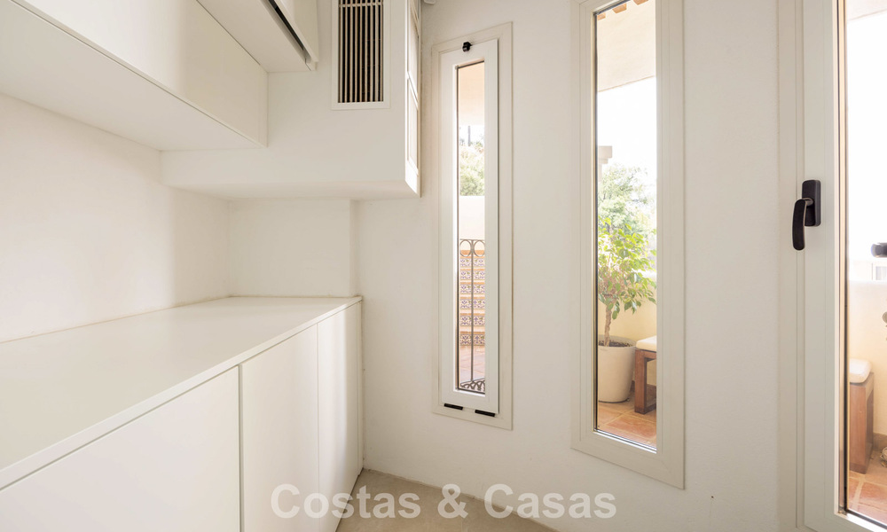 Appartement élégant rénové avec vue panoramique à vendre à Nueva Andalucía, Marbella 807116