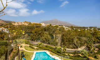 Appartement élégant rénové avec vue panoramique à vendre à Nueva Andalucía, Marbella 807120 