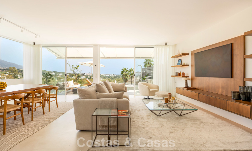 Appartement élégant rénové avec vue panoramique à vendre à Nueva Andalucía, Marbella 807121