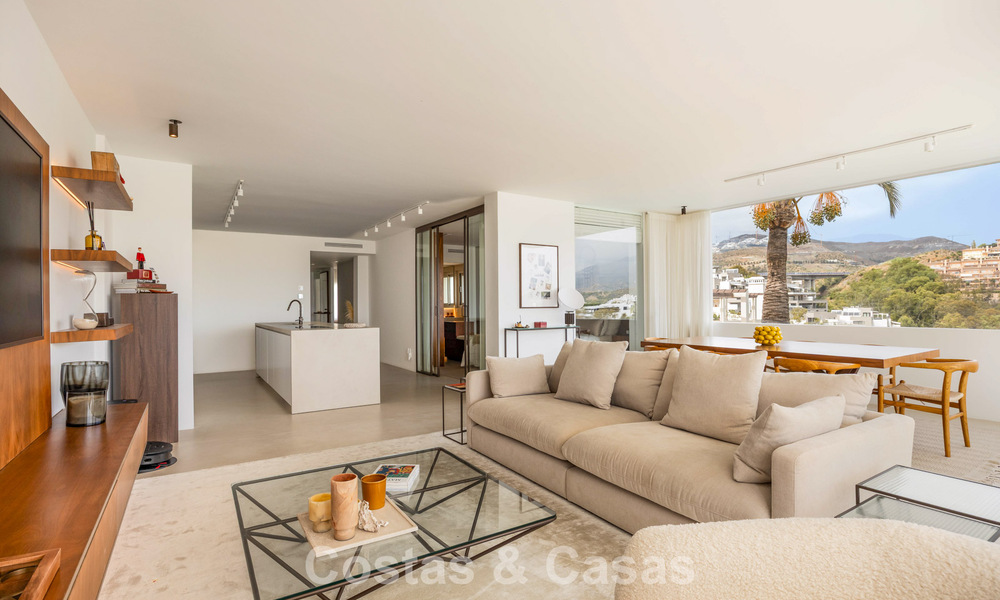 Appartement élégant rénové avec vue panoramique à vendre à Nueva Andalucía, Marbella 807122