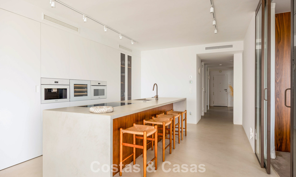 Appartement élégant rénové avec vue panoramique à vendre à Nueva Andalucía, Marbella 807124