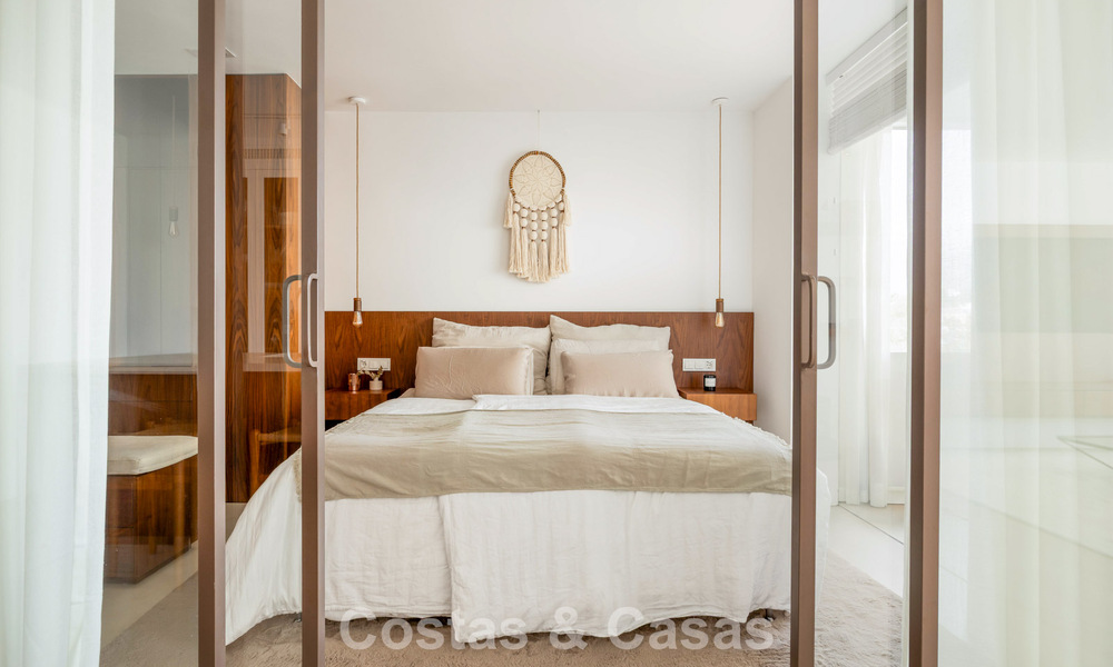 Appartement élégant rénové avec vue panoramique à vendre à Nueva Andalucía, Marbella 807125