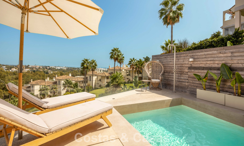 Appartement élégant rénové avec vue panoramique à vendre à Nueva Andalucía, Marbella 807130
