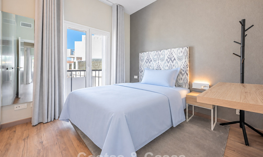 Penthouse duplex contemporain à vendre dans un complexe résidentiel de style méditerranéenà El Paraiso, Marbella - Benahavís 807299