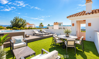 Penthouse duplex contemporain à vendre dans un complexe résidentiel de style méditerranéenà El Paraiso, Marbella - Benahavís 807304