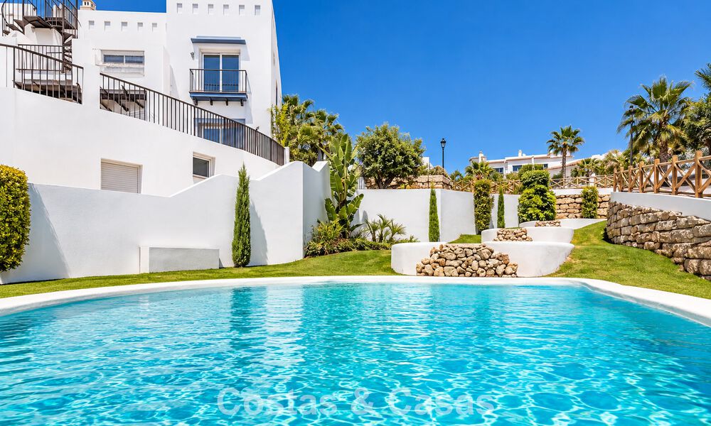 Penthouse duplex contemporain à vendre dans un complexe résidentiel de style méditerranéenà El Paraiso, Marbella - Benahavís 807305