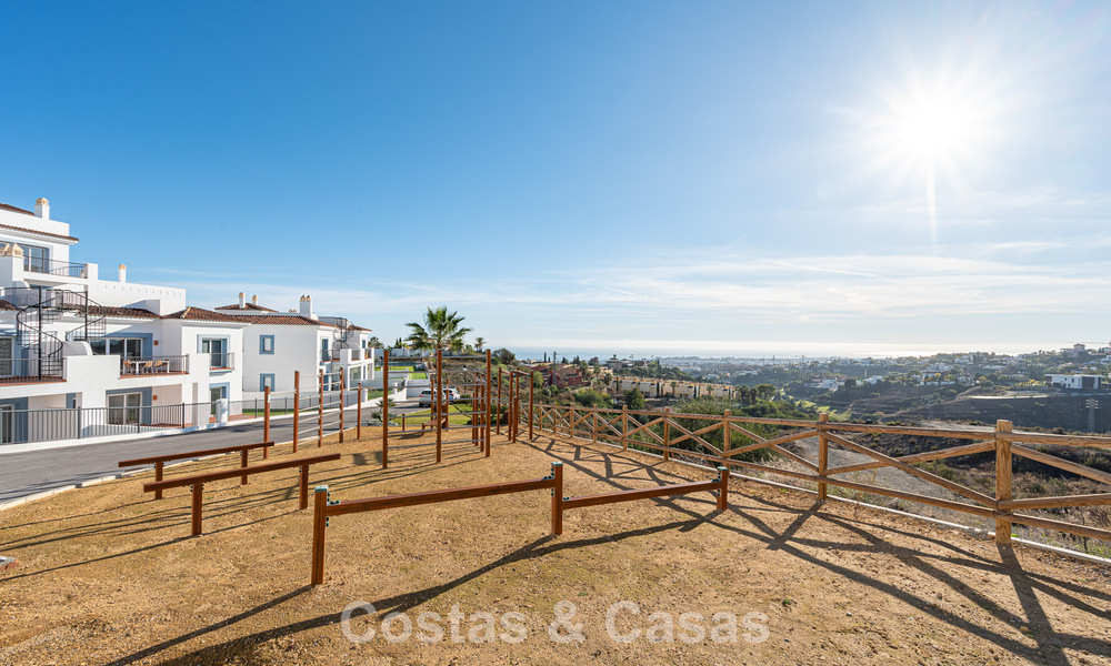 Penthouse duplex contemporain à vendre dans un complexe résidentiel de style méditerranéenà El Paraiso, Marbella - Benahavís 807308