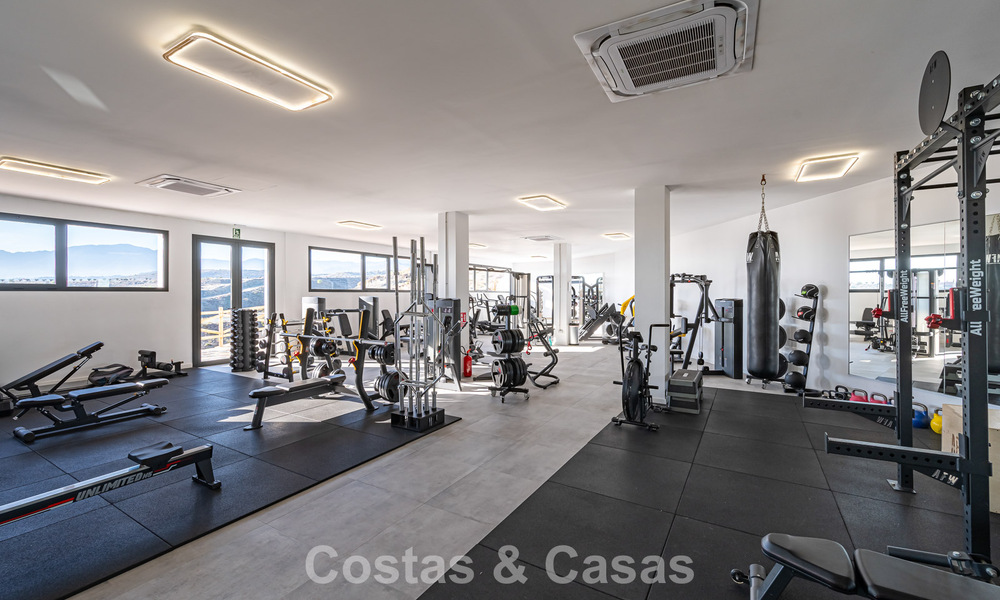 Penthouse duplex contemporain à vendre dans un complexe résidentiel de style méditerranéenà El Paraiso, Marbella - Benahavís 807310