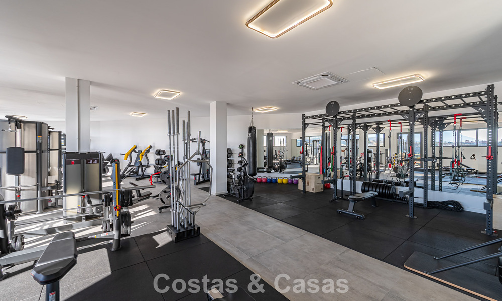 Penthouse duplex contemporain à vendre dans un complexe résidentiel de style méditerranéenà El Paraiso, Marbella - Benahavís 807311