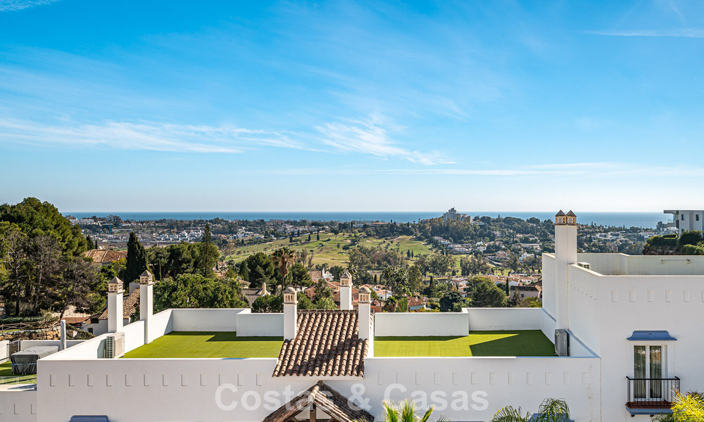 Penthouse duplex contemporain à vendre dans un complexe résidentiel de style méditerranéenà El Paraiso, Marbella - Benahavís 807316