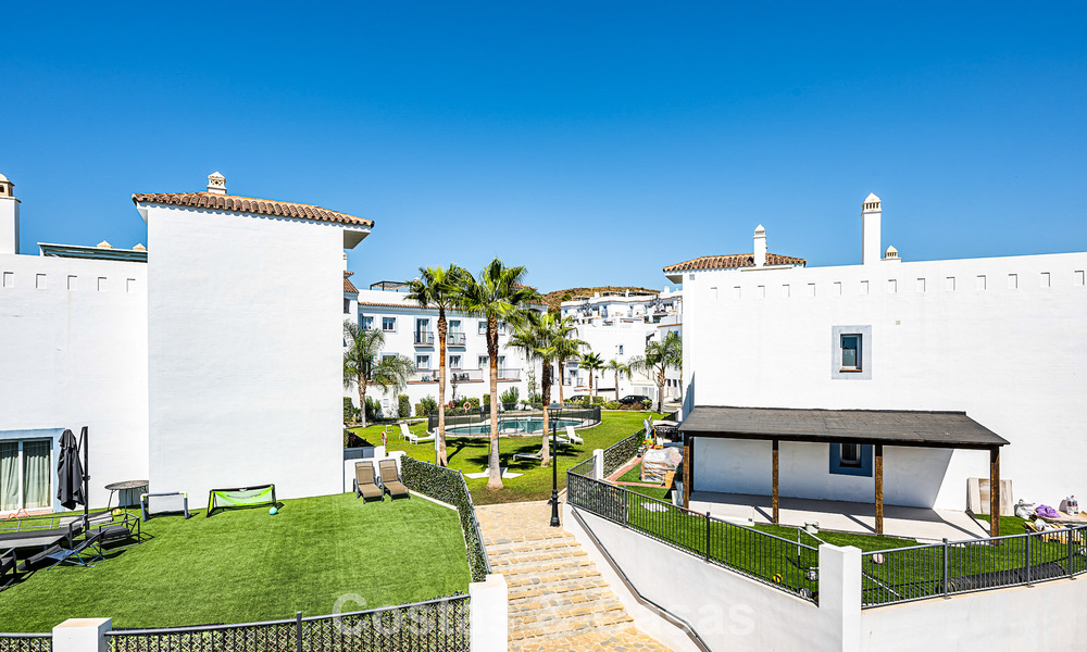 Penthouse duplex contemporain à vendre dans un complexe résidentiel de style méditerranéenà El Paraiso, Marbella - Benahavís 807318