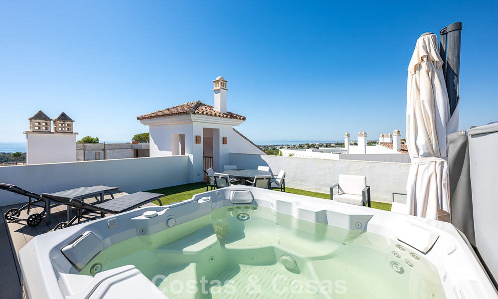 Penthouse duplex contemporain à vendre dans un complexe résidentiel de style méditerranéenà El Paraiso, Marbella - Benahavís 807320