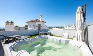 Penthouse duplex contemporain à vendre dans un complexe résidentiel de style méditerranéenà El Paraiso, Marbella - Benahavís 807320 