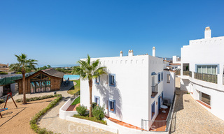 Penthouse duplex contemporain à vendre dans un complexe résidentiel de style méditerranéenà El Paraiso, Marbella - Benahavís 807325 
