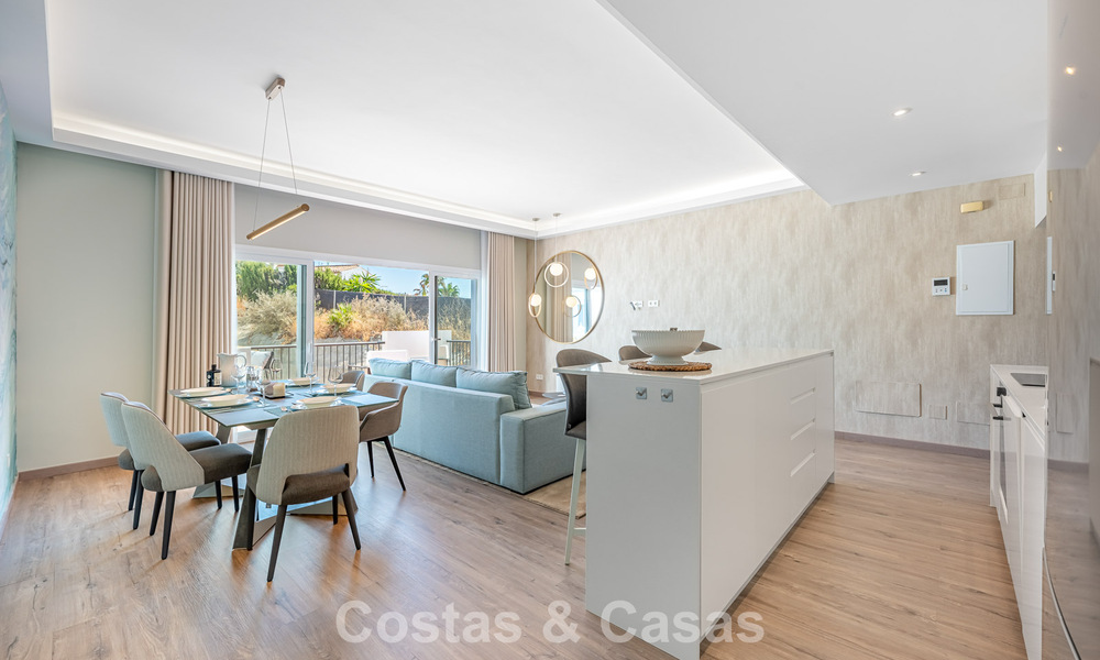 Penthouse duplex contemporain à vendre dans un complexe résidentiel de style méditerranéenà El Paraiso, Marbella - Benahavís 807328