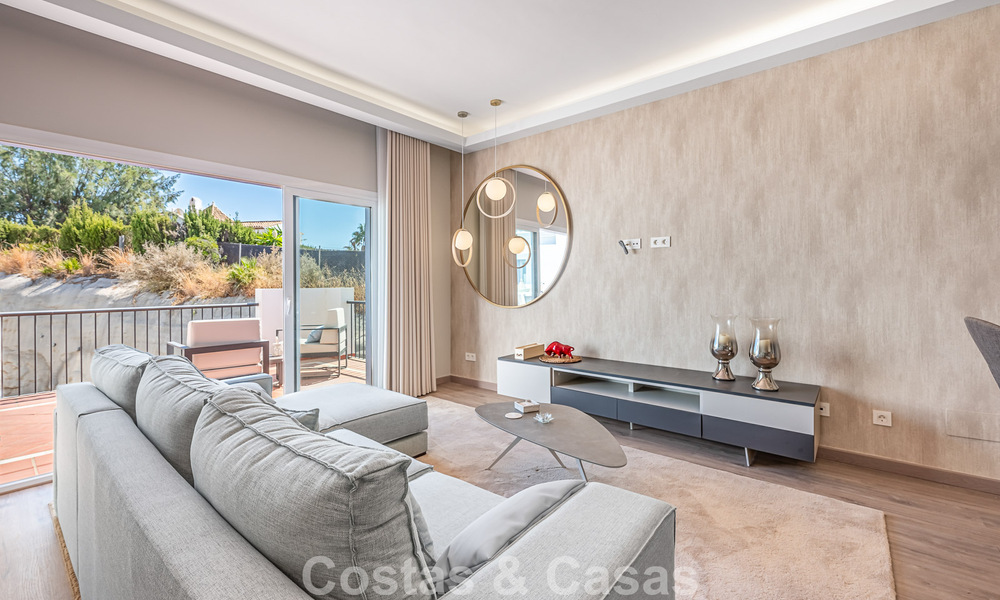 Penthouse duplex contemporain à vendre dans un complexe résidentiel de style méditerranéenà El Paraiso, Marbella - Benahavís 807331