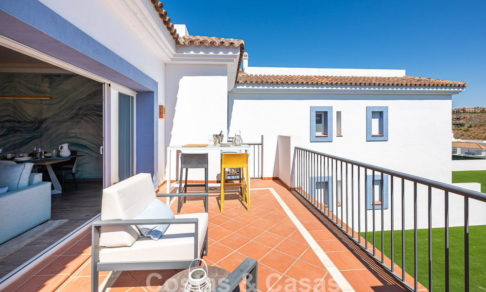 Penthouse duplex contemporain à vendre dans un complexe résidentiel de style méditerranéenà El Paraiso, Marbella - Benahavís 807343