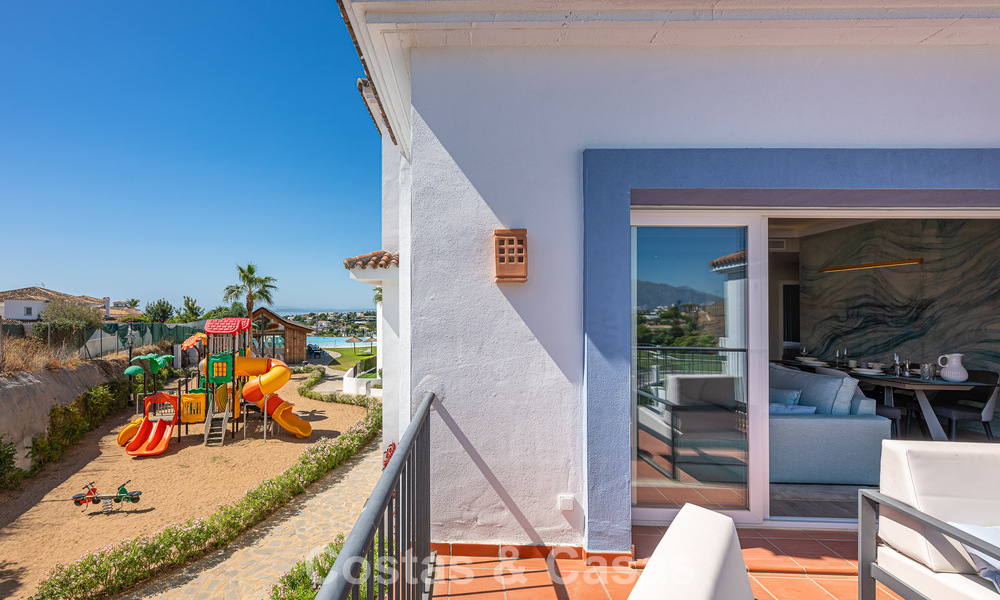 Penthouse duplex contemporain à vendre dans un complexe résidentiel de style méditerranéenà El Paraiso, Marbella - Benahavís 807345