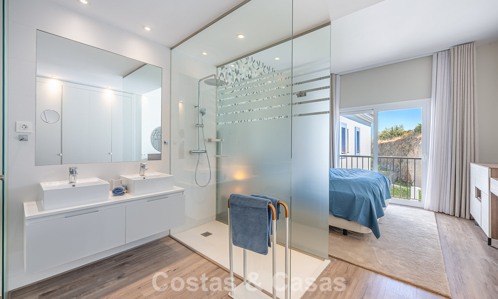 Penthouse duplex contemporain à vendre dans un complexe résidentiel de style méditerranéenà El Paraiso, Marbella - Benahavís 807350