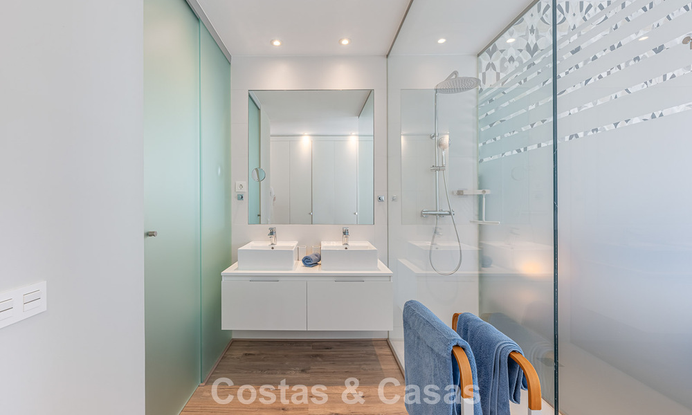 Penthouse duplex contemporain à vendre dans un complexe résidentiel de style méditerranéenà El Paraiso, Marbella - Benahavís 807351