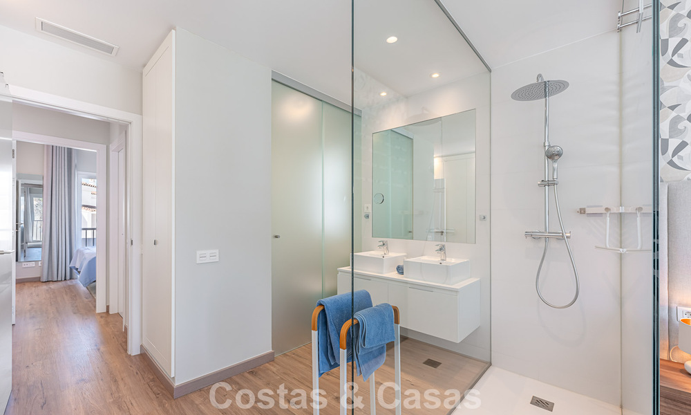 Penthouse duplex contemporain à vendre dans un complexe résidentiel de style méditerranéenà El Paraiso, Marbella - Benahavís 807352