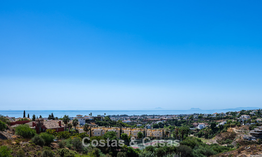Penthouse duplex contemporain à vendre dans un complexe résidentiel de style méditerranéenà El Paraiso, Marbella - Benahavís 807362