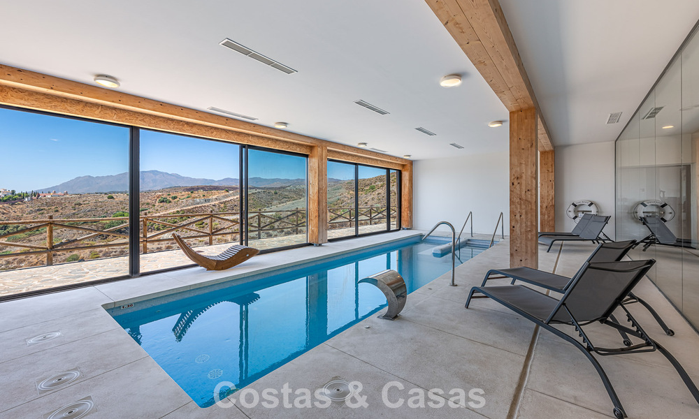 Penthouse duplex contemporain à vendre dans un complexe résidentiel de style méditerranéenà El Paraiso, Marbella - Benahavís 807363