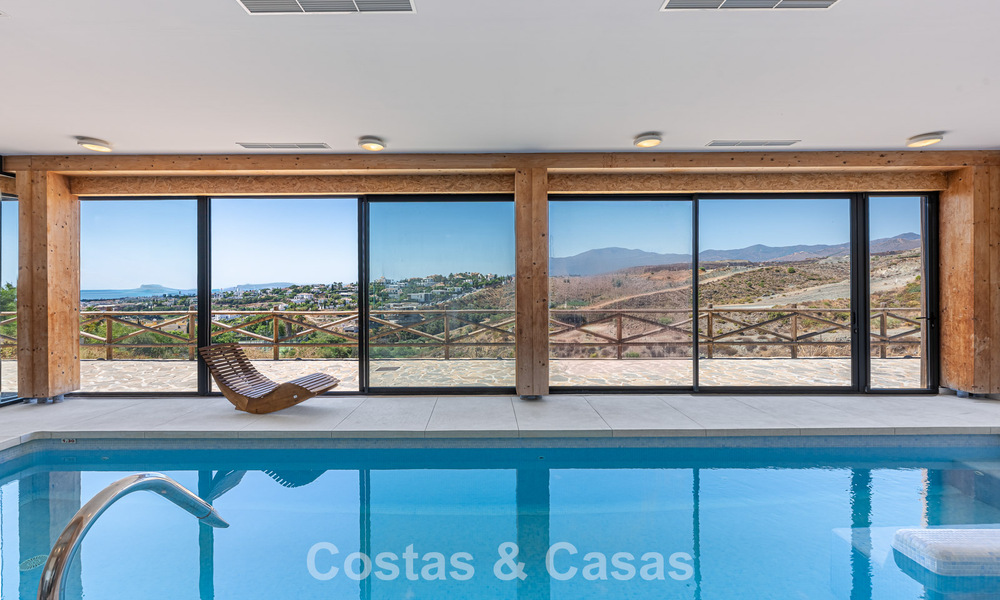 Penthouse duplex contemporain à vendre dans un complexe résidentiel de style méditerranéenà El Paraiso, Marbella - Benahavís 807365