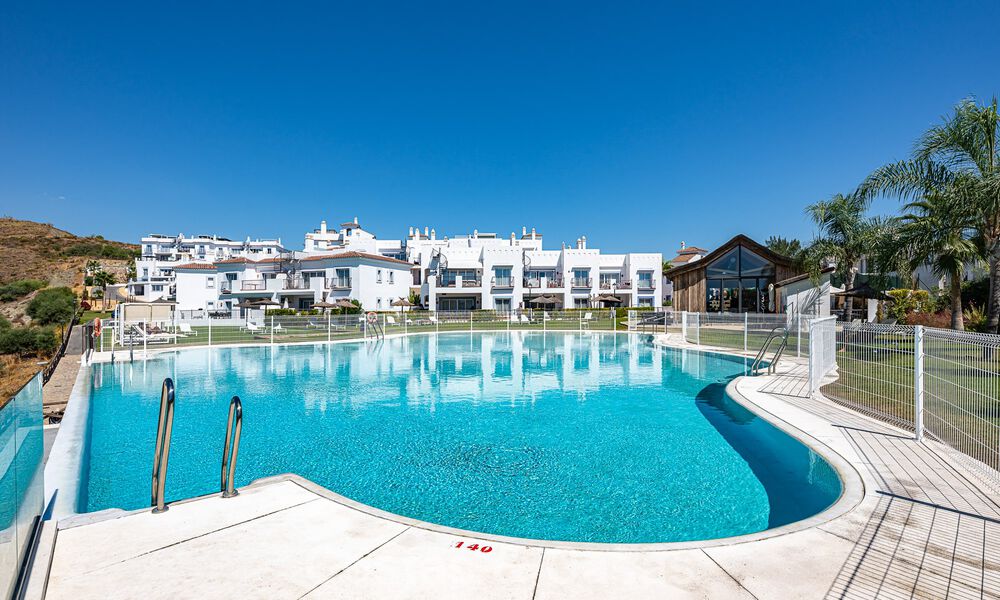 Penthouse duplex contemporain à vendre dans un complexe résidentiel de style méditerranéenà El Paraiso, Marbella - Benahavís 807366