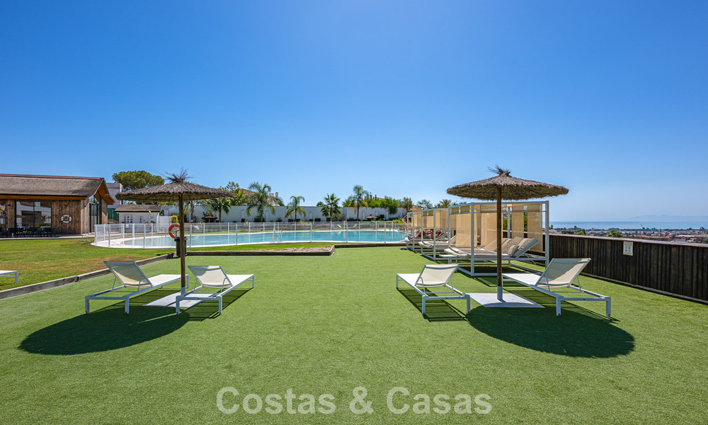 Penthouse duplex contemporain à vendre dans un complexe résidentiel de style méditerranéenà El Paraiso, Marbella - Benahavís 807371