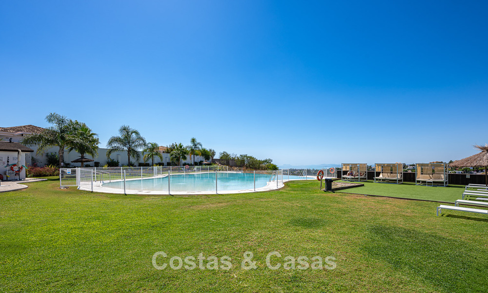 Penthouse duplex contemporain à vendre dans un complexe résidentiel de style méditerranéenà El Paraiso, Marbella - Benahavís 807372