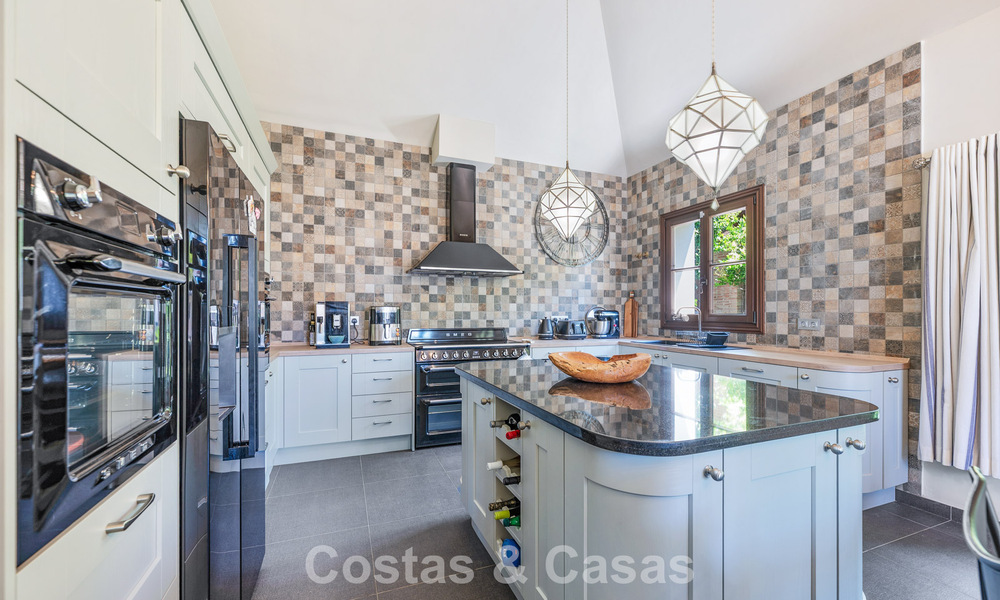 Spacieuse villa familiale méditerranéenne à vendre sur le New Golden Mile entre Marbella et Estepona 807276