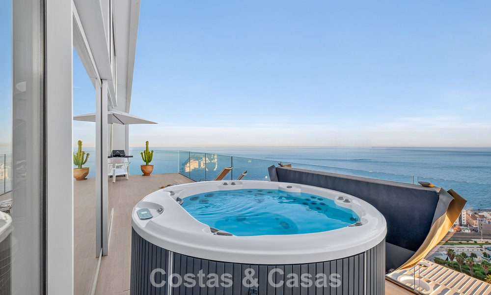 Penthouse d’angle exclusif avec vue panoramique sur la mer à vendre à El Higueron, Benalmádena, Costa del Sol 807405