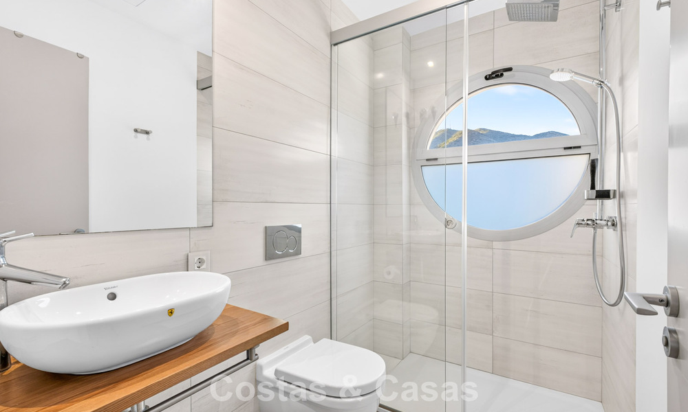 Penthouse d’angle exclusif avec vue panoramique sur la mer à vendre à El Higueron, Benalmádena, Costa del Sol 807413