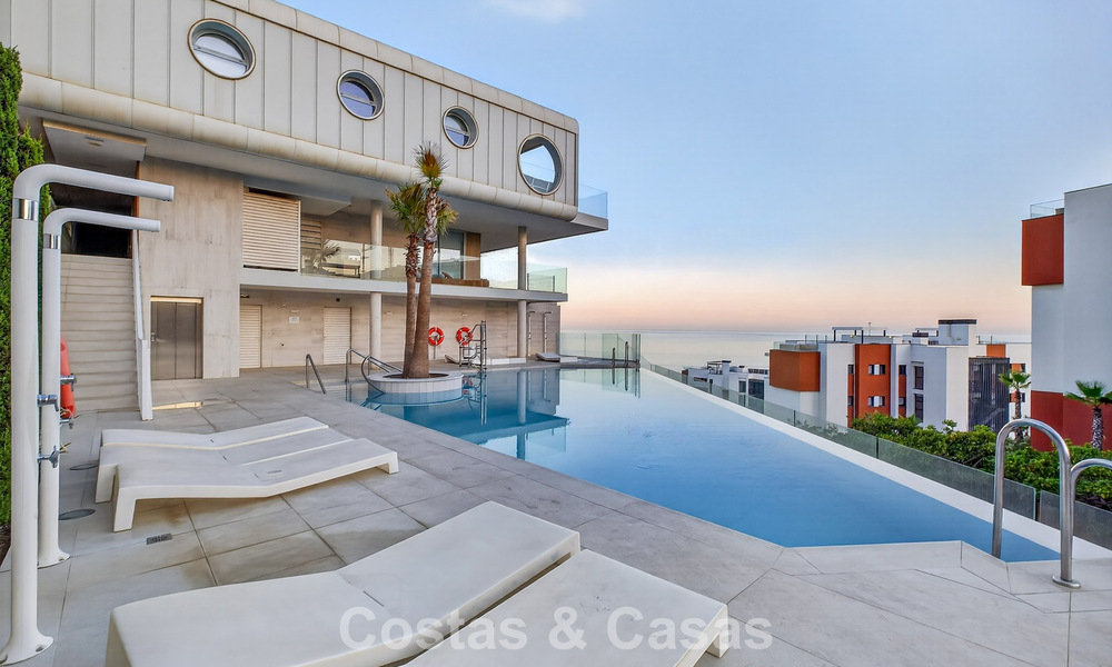 Penthouse d’angle exclusif avec vue panoramique sur la mer à vendre à El Higueron, Benalmádena, Costa del Sol 807416