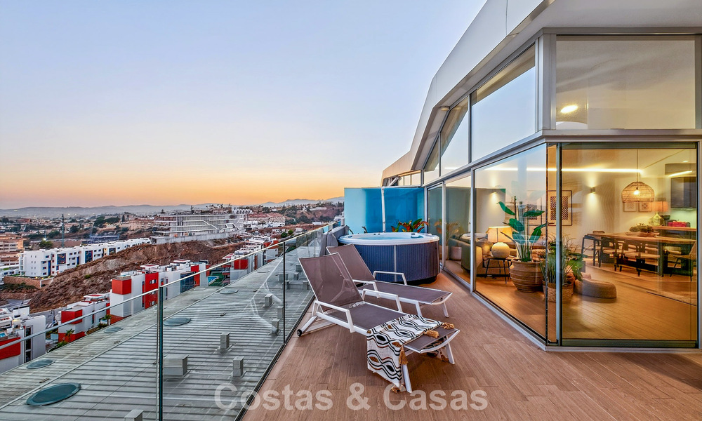 Penthouse d’angle exclusif avec vue panoramique sur la mer à vendre à El Higueron, Benalmádena, Costa del Sol 807425