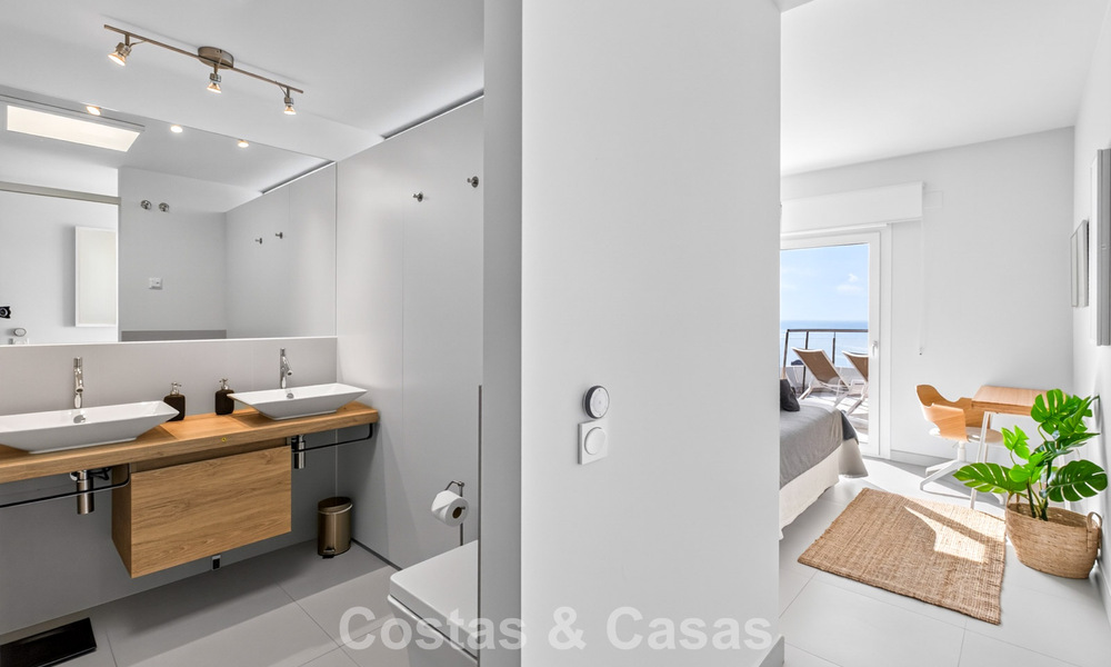 Élégant appartement d’angle avec vue imprenable sur la mer à vendre à El Higuerón, Fuengirola, Costa del Sol 807530