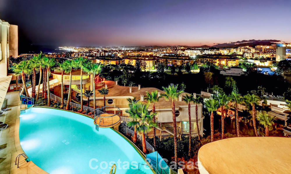 Élégant appartement d’angle avec vue imprenable sur la mer à vendre à El Higuerón, Fuengirola, Costa del Sol 807533