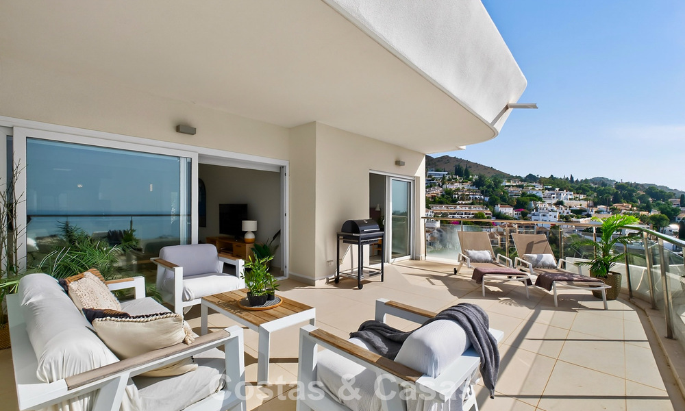 Élégant appartement d’angle avec vue imprenable sur la mer à vendre à El Higuerón, Fuengirola, Costa del Sol 807534